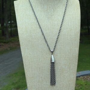 Sleek Silver Tassel Necklace with Modern Fringe Design